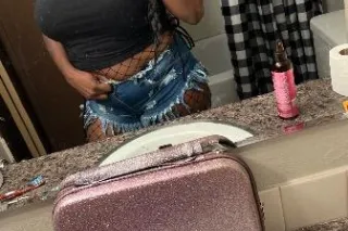 safe pretty sexy and indenpendent - Image 2