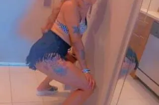 vegas girl in town ready to ha... - Image 3